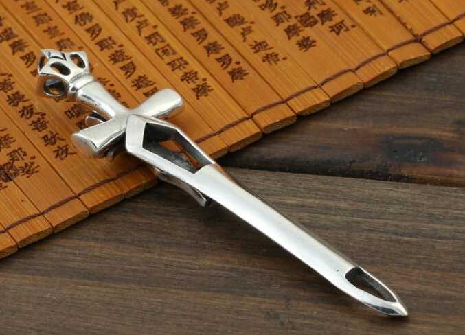 売り切れ続出クロムハーツ chrome hearts シルバー925 アクセサリー通販 人気 も愛用するペンダントトップ 剣