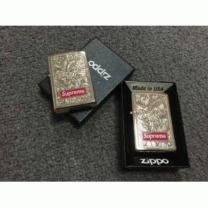雑誌掲載アイテム  2016 Supreme Zippo Engraved Brass box ライター　オイルライター（オイルとフリント不込）
