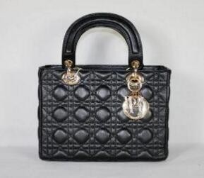 絶賛発売中！機能性抜群なChristian Dior クリスチャン・ディオール　女性用の黒いハンドバッグ2way.