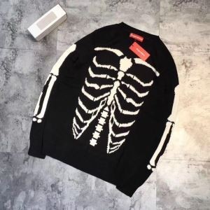 驚きの破格値品質保証シュプリームパーカーコピーSupreme Bones Sweater 2017秋冬新作 プルオーバー　パーカー偽物　ブラック