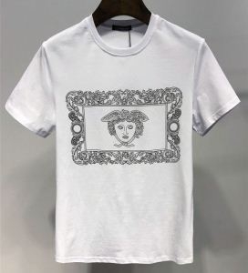 VIP 先行セール2019年夏 春夏に使えるおすすめトップス VERSACE ヴェルサーチ 半袖Tシャツ 2色可選