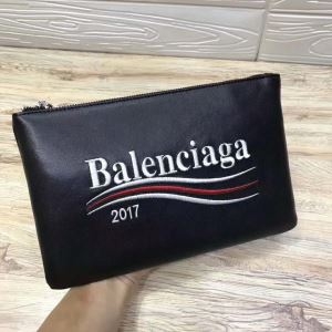根強い人気定番商品　BALENCIAGA バレンシアガ クラッチバッグコピー　上品な雰囲気を演出する　紳士的で落ち着いた風合い　