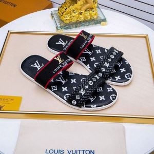 ルイヴィトン シューズ メンズ ファッションの最先端 コピー Louis Vuitton ブラック ホワイト カジュアル 相性抜群 最安値