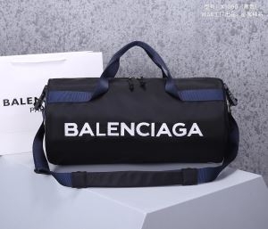 洗練された大人らしさを強調 バレンシアガ メンズ ショルダーバッグ BALENCIAGA コピー ブラック デイリー コーデ お買い得 581807HPG1X1090