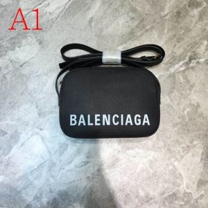BALENCIAGA ショルダーバッグ 優しい印象のスタイルに レディース コピー ロゴ バレンシアガ 多色 激安 558171_0OTNM_1090